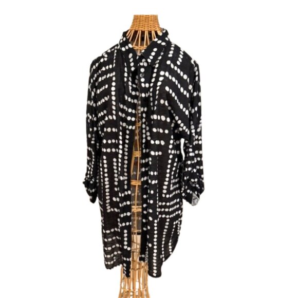 New Label black and white polka dot 3/4 length sleeve button down top NWT. - Picture 1 of 8